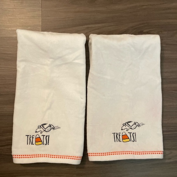 Rae Dunn Peanuts Artisan Collection Snoopy Treats with Candy corn Towel set of 2 - Picture 1 of 6